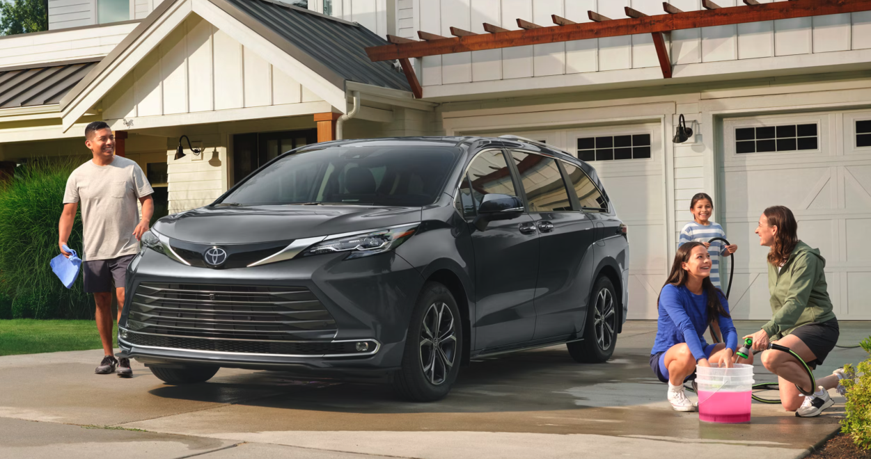 2026 toyota sienna family car