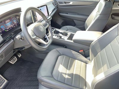 2024 Volkswagen Atlas Cross Sport 2.0T SEL R-Line