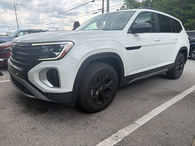 2024 Volkswagen Atlas 2.0T Peak Edition SEL