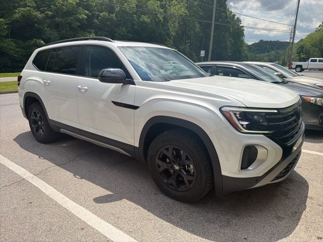 2024 Volkswagen Atlas 2.0T Peak Edition SEL