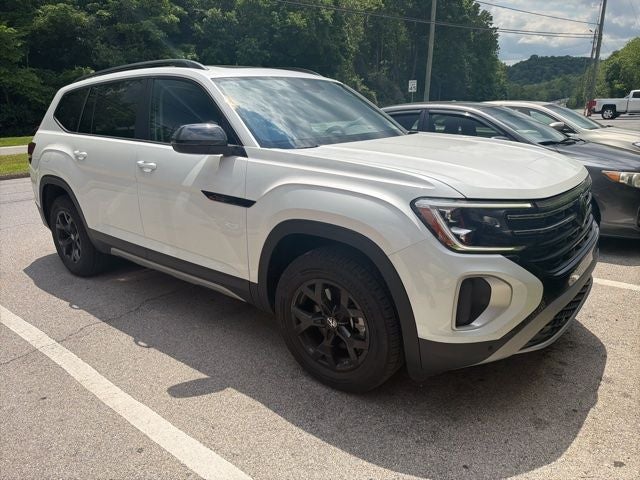 2024 Volkswagen Atlas 2.0T Peak Edition SEL