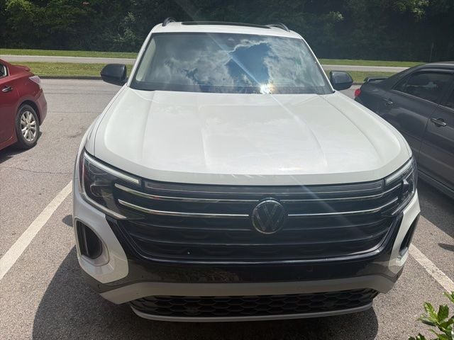2024 Volkswagen Atlas 2.0T Peak Edition SEL