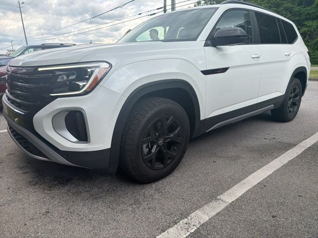 2024 Volkswagen Atlas 2.0T Peak Edition SEL