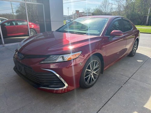 2022 Toyota Camry Hybrid XLE