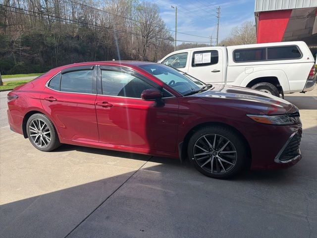 2022 Toyota Camry Hybrid XLE