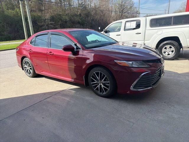 2022 Toyota Camry Hybrid XLE