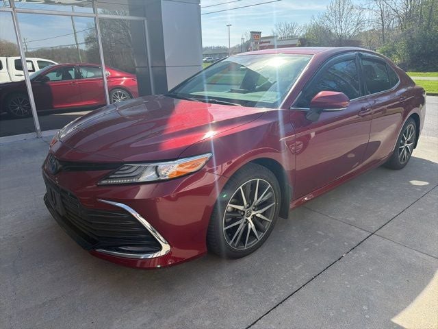2022 Toyota Camry Hybrid XLE