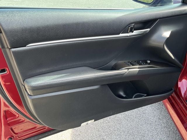 2022 Toyota Camry Hybrid XLE