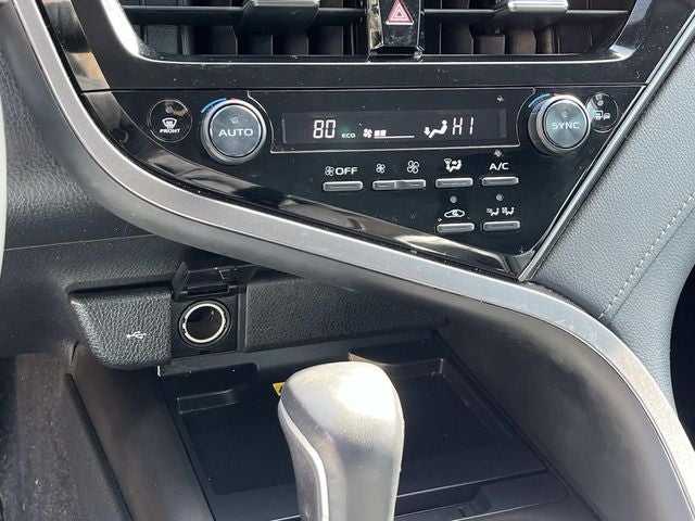 2022 Toyota Camry Hybrid XLE