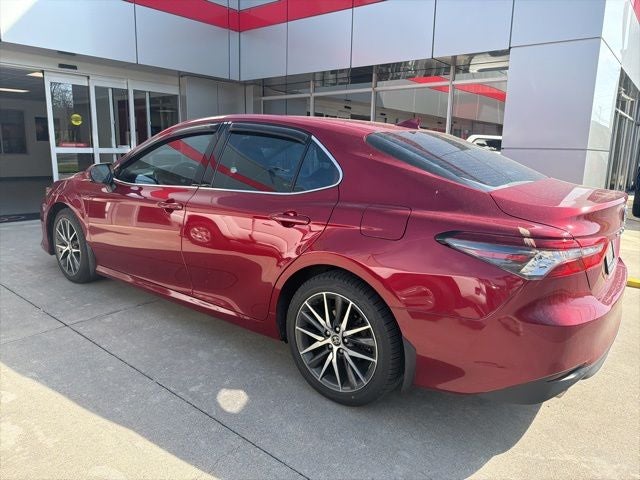 2022 Toyota Camry Hybrid XLE