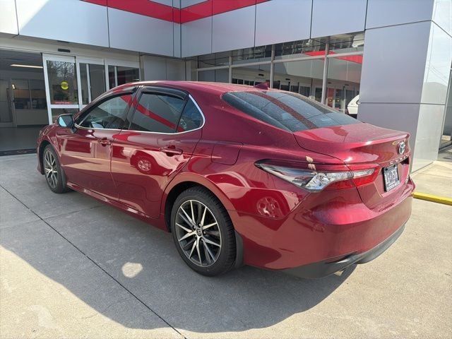 2022 Toyota Camry Hybrid XLE