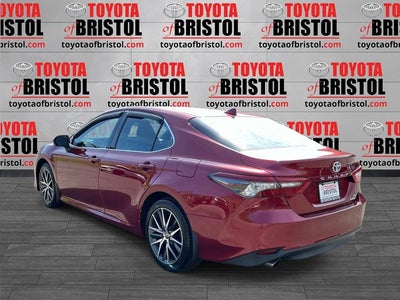 2022 Toyota Camry Hybrid XLE