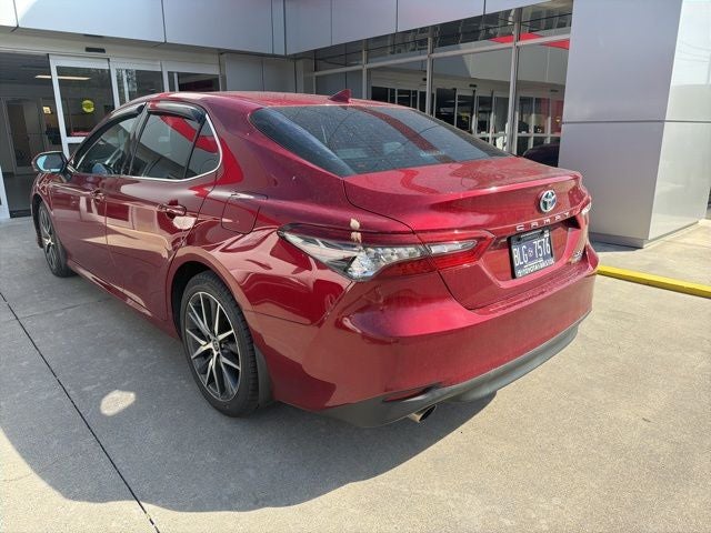 2022 Toyota Camry Hybrid XLE
