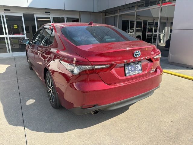 2022 Toyota Camry Hybrid XLE
