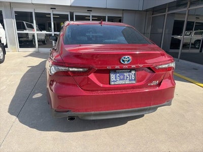 2022 Toyota Camry Hybrid XLE