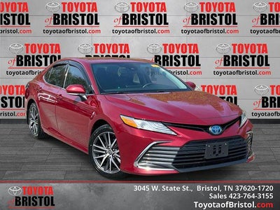 2022 Toyota Camry Hybrid XLE