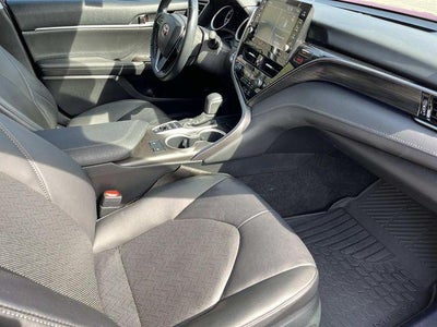 2022 Toyota Camry Hybrid XLE