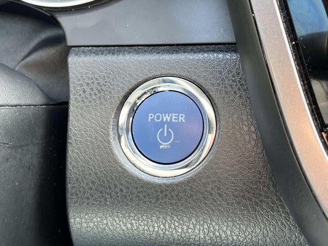 2022 Toyota Camry Hybrid XLE