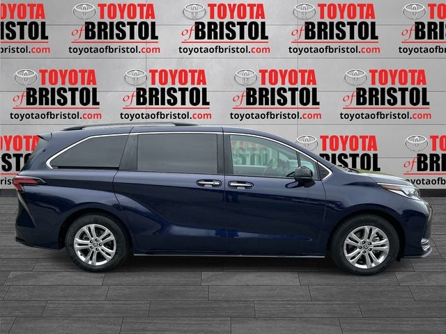 2022 Toyota Sienna XSE 7 Passenger