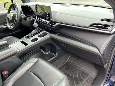 2022 Toyota Sienna XSE 7 Passenger