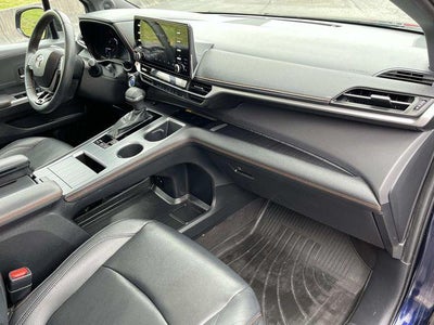 2022 Toyota Sienna XSE 7 Passenger