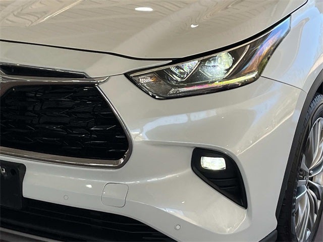 2022 Toyota Highlander Hybrid Platinum