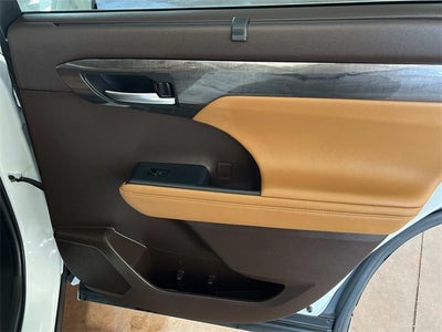 2022 Toyota Highlander Hybrid Platinum