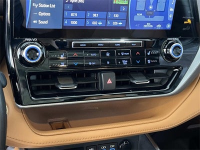 2022 Toyota Highlander Hybrid Platinum