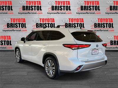 2022 Toyota Highlander Hybrid Platinum