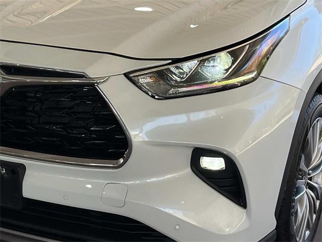 2022 Toyota Highlander Hybrid Platinum