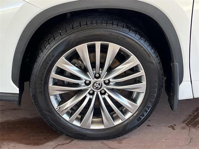 2022 Toyota Highlander Hybrid Platinum