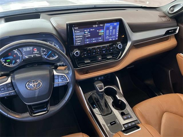 2022 Toyota Highlander Hybrid Platinum
