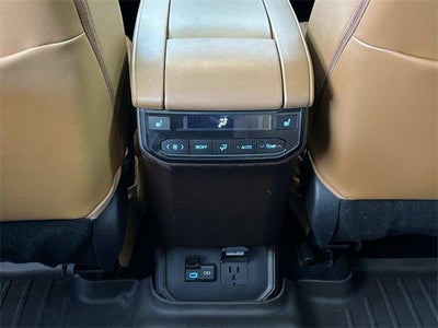 2022 Toyota Highlander Hybrid Platinum