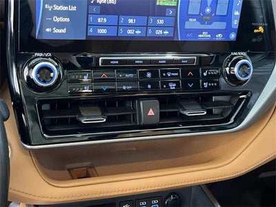 2022 Toyota Highlander Hybrid Platinum