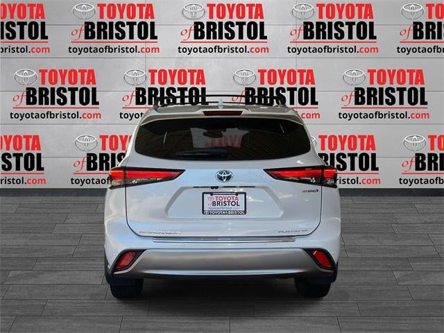2022 Toyota Highlander Hybrid Platinum