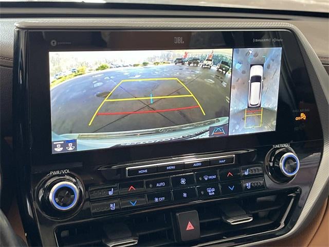 2022 Toyota Highlander Hybrid Platinum