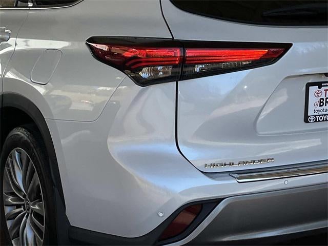 2022 Toyota Highlander Hybrid Platinum