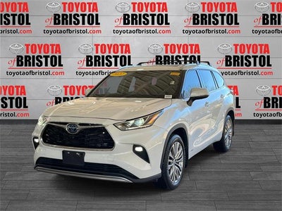 2022 Toyota Highlander Hybrid Platinum