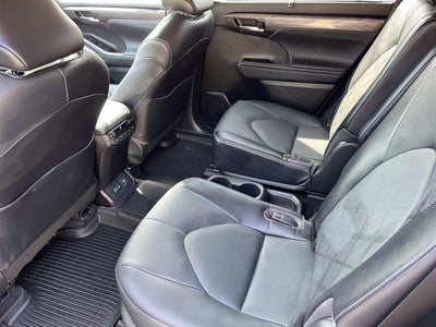 2023 Toyota Highlander Platinum