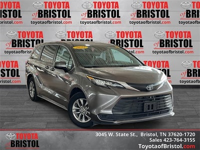 2022 Toyota Sienna LE 8 Passenger