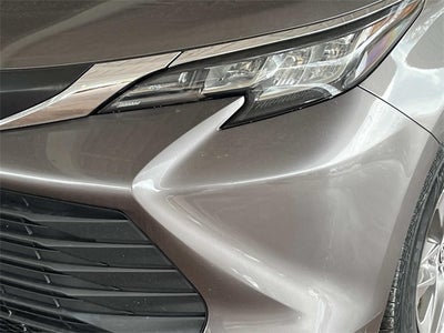 2022 Toyota Sienna LE 8 Passenger