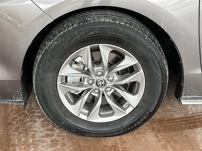 2022 Toyota Sienna LE 8 Passenger