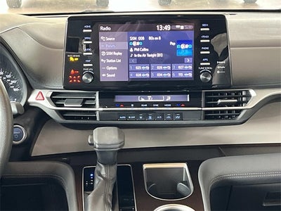 2022 Toyota Sienna LE 8 Passenger