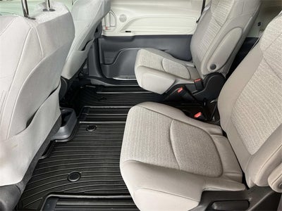 2022 Toyota Sienna LE 8 Passenger