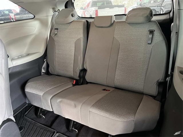 2022 Toyota Sienna LE 8 Passenger