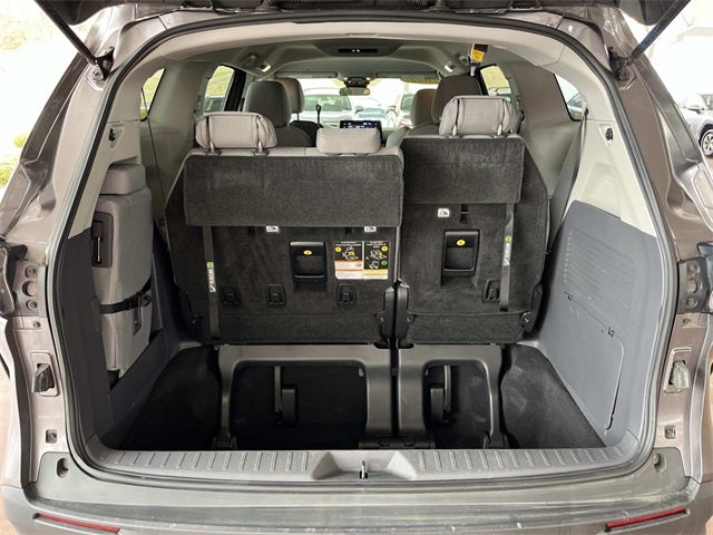2022 Toyota Sienna LE 8 Passenger