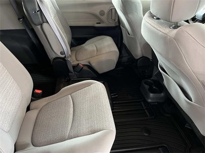 2022 Toyota Sienna LE 8 Passenger
