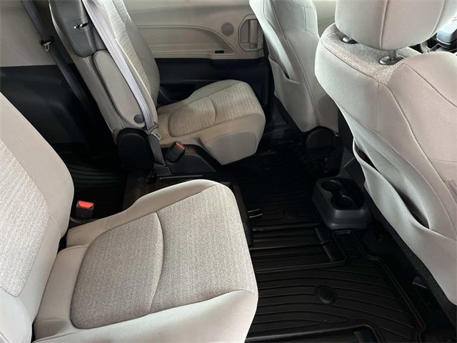 2022 Toyota Sienna LE 8 Passenger