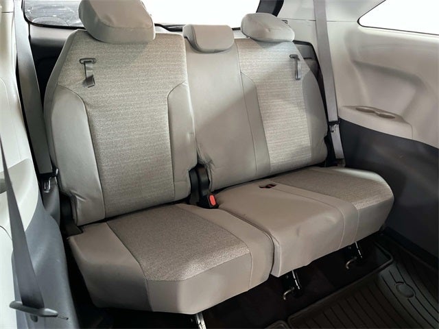 2022 Toyota Sienna LE 8 Passenger