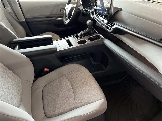 2022 Toyota Sienna LE 8 Passenger